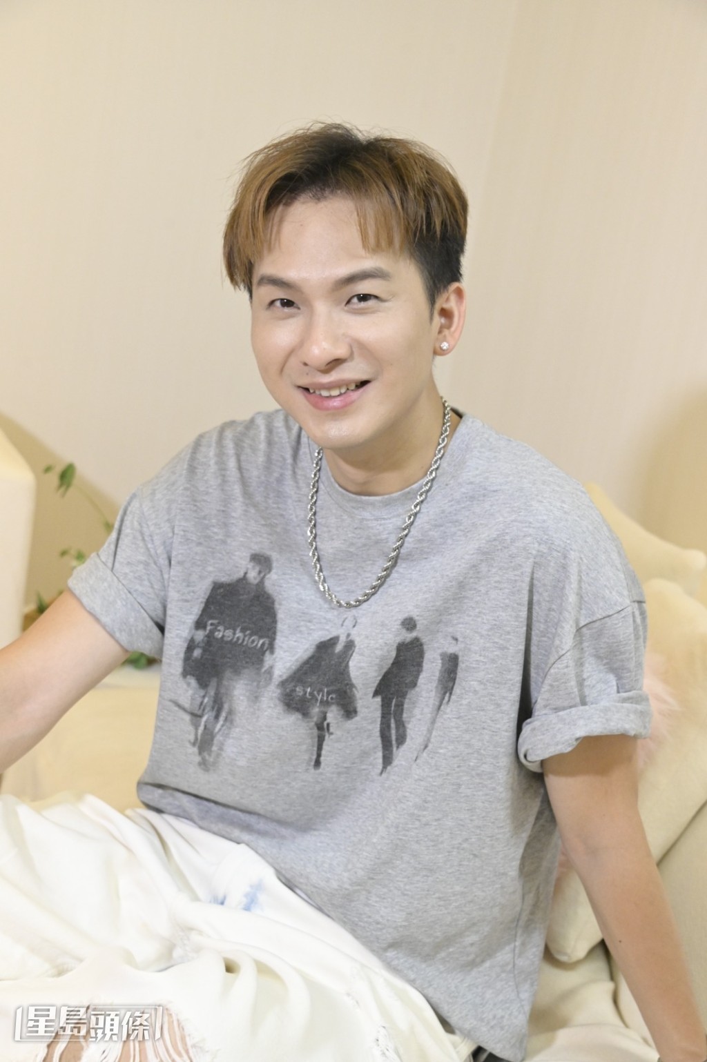 周吉佩(吉吉)自2023年奪得《中年好聲音》冠軍後重返香港樂壇,這3年間不斷突破自己。 周吉佩(吉吉)自2023年奪得《中年好聲音》冠軍後重返香港樂壇,這3年間不斷突破自己。