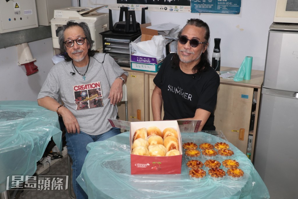 夏韶聲特別送上特色美食雞尾包和葡撻。