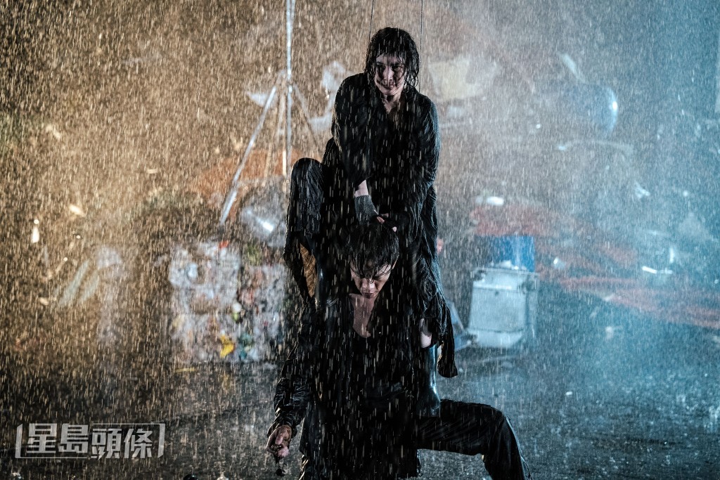 超儀透露與張文傑拍攝的雨中打鬥戲難度甚高，她更不慎真的打到對方。