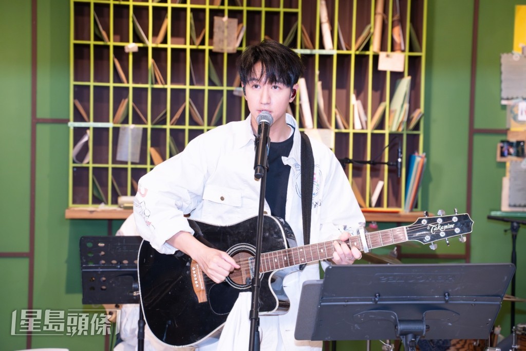 Jay結他自彈自唱《She Don't Love Me Anymore》、Rock版《Close to the Edge》。