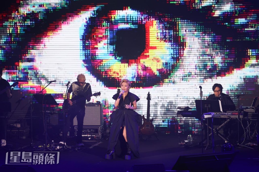 林晓培昨晚（4日）在香港伊利沙伯体育馆举行《林晓培心动座标演唱会-香港站》。