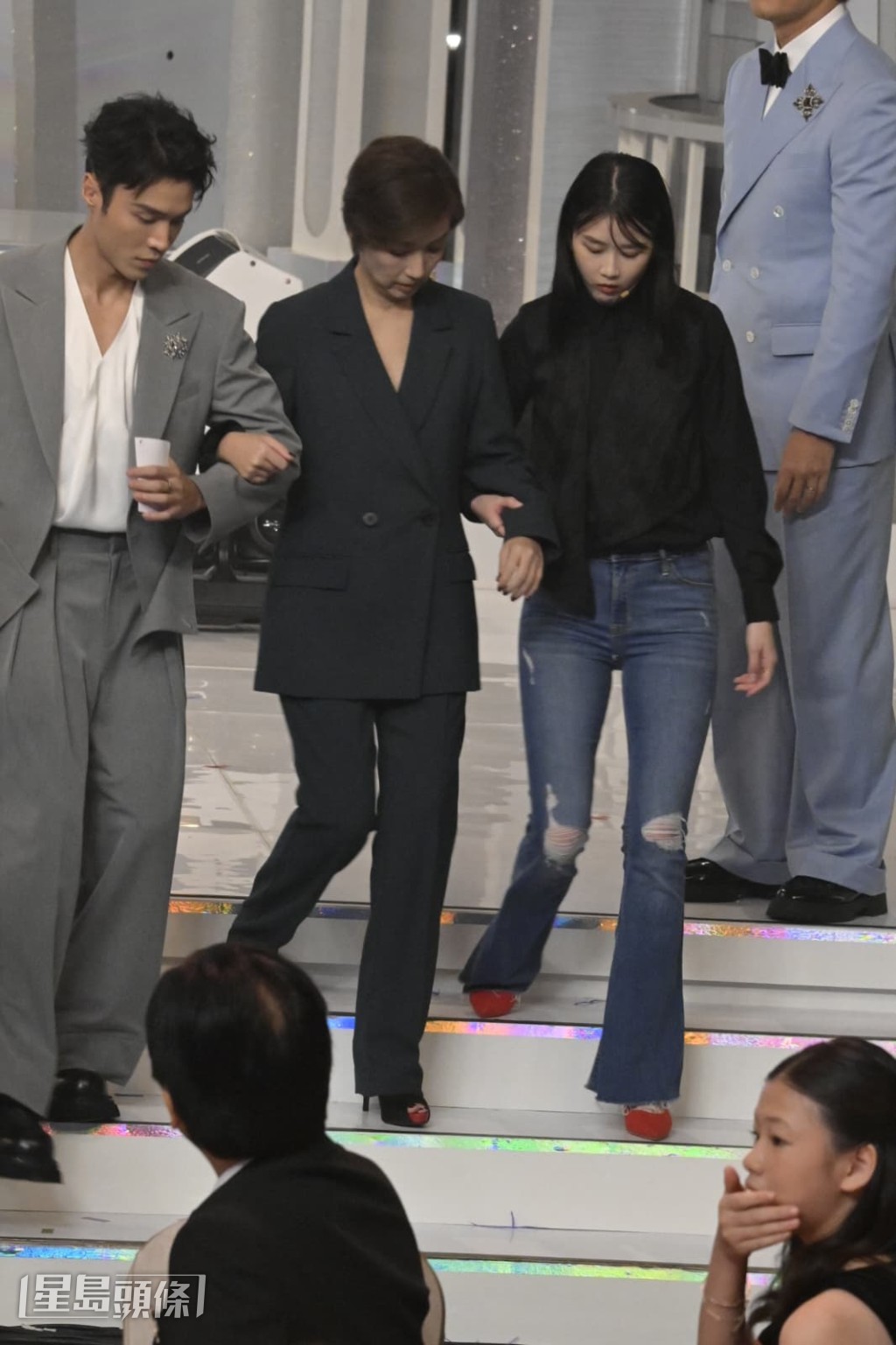 江美儀因打噴嚏而令橫膈膜受傷，改為由丁子朗代勞，其後更需攙扶落台。