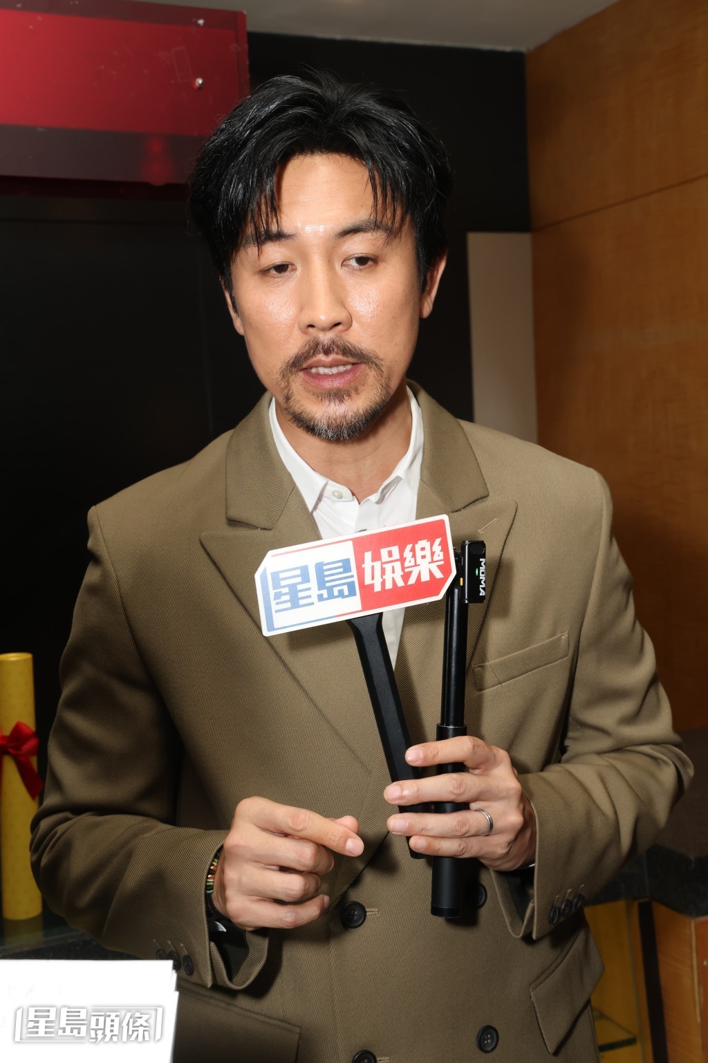 Shaun說能代表藝員部接受獎項是榮幸。 Shaun說能代表藝員部接受獎項是榮幸。
