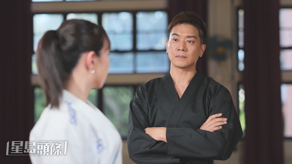 親自執導並飾演片中空手道運動員的教練，他帶觀眾用專業角度探索香港運動員面對「白蝕病」的心路歷程。