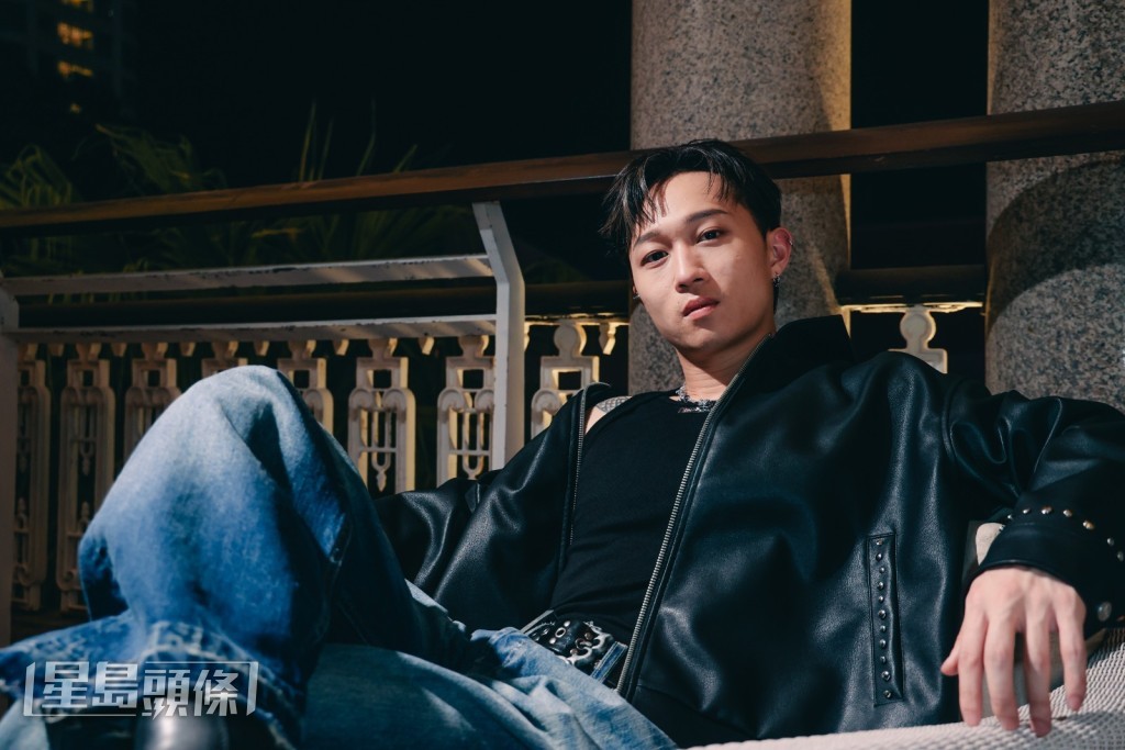 他说 :“我的偶像是美国歌手Eminem。” 他说 :“我的偶像是美国歌手Eminem。”
