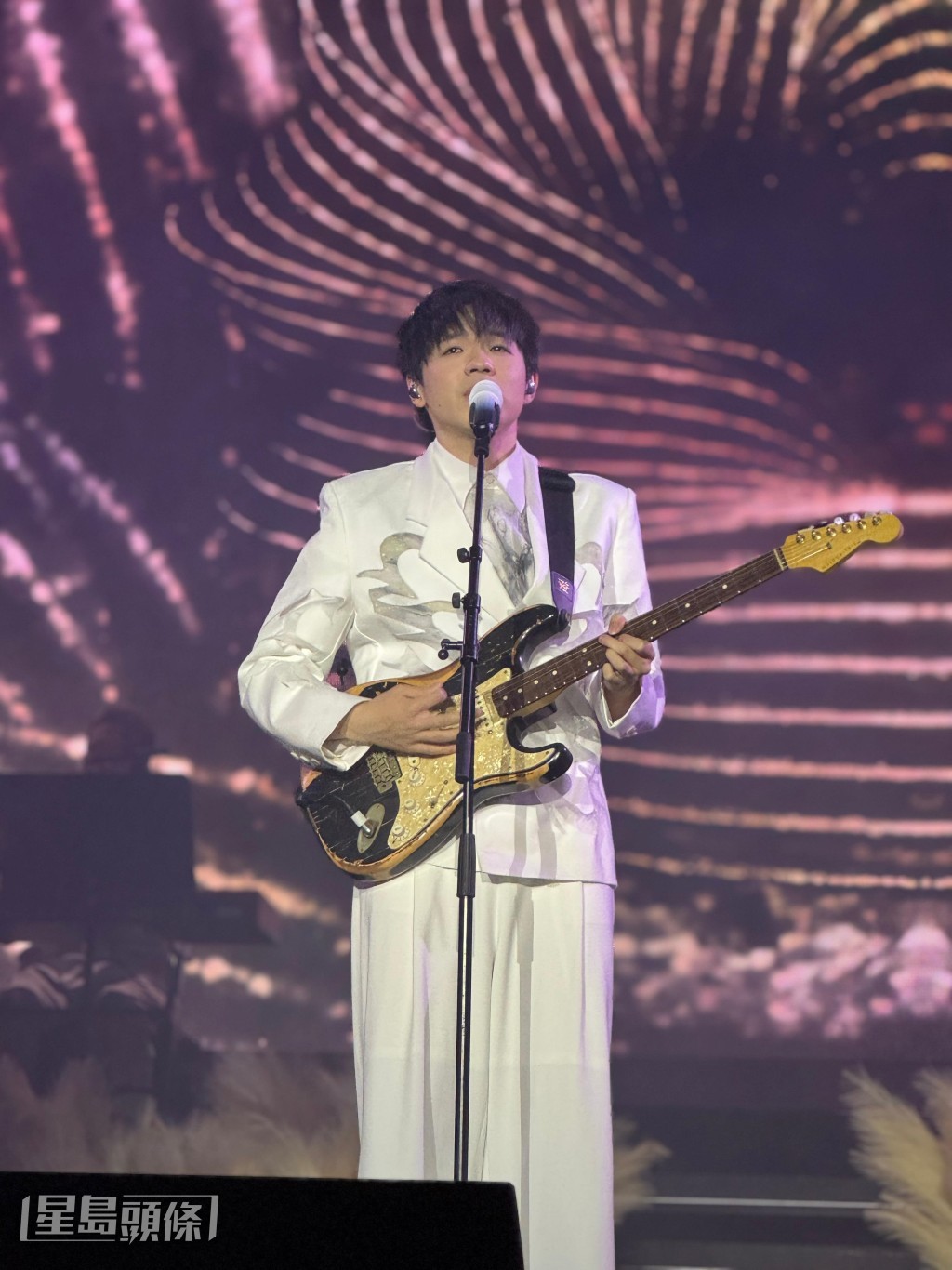 lan前日於倫敦 OVO Arena Wembley舉辦首場海外巡迴演唱會。
