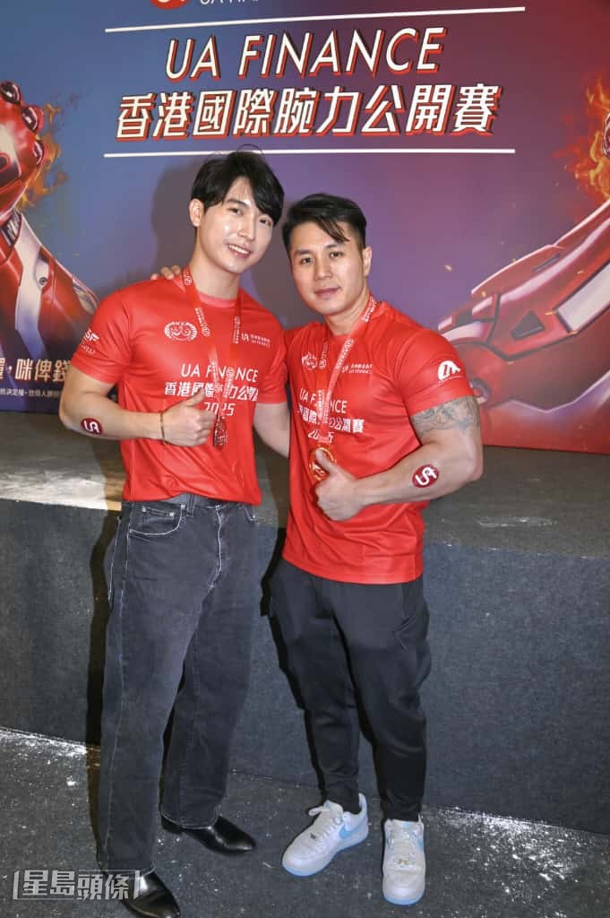 健身教練「爆肌李敏鎬」Henry、「打風先嚟落雨」童星、現是IFBB職業選手鄭仲軒。 健身教練「爆肌李敏鎬」Henry、「打風先嚟落雨」童星、現是IFBB職業選手鄭仲軒。