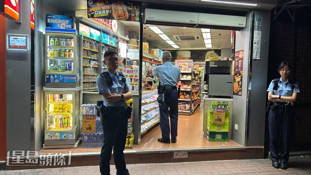 警員接報到場調查事件。蔡楚輝攝 警員接報到場調查事件。蔡楚輝攝