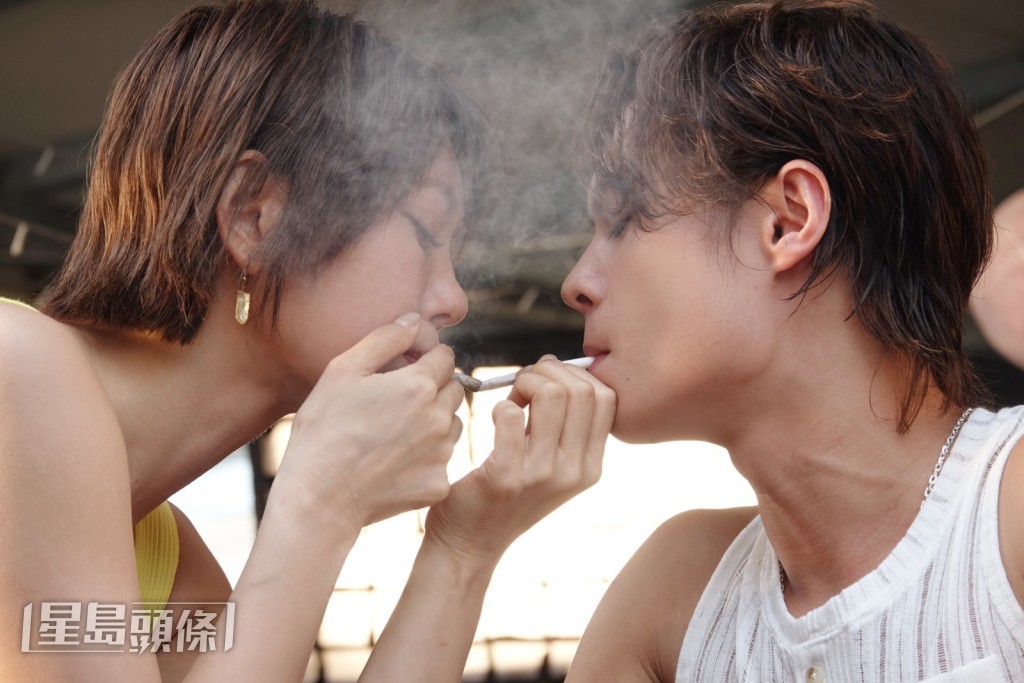 MV以極致浪漫的視覺手法呈現歌曲的故事。