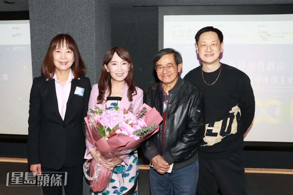 填詞人鄭國江、家姐陳曦齡等到場支持。