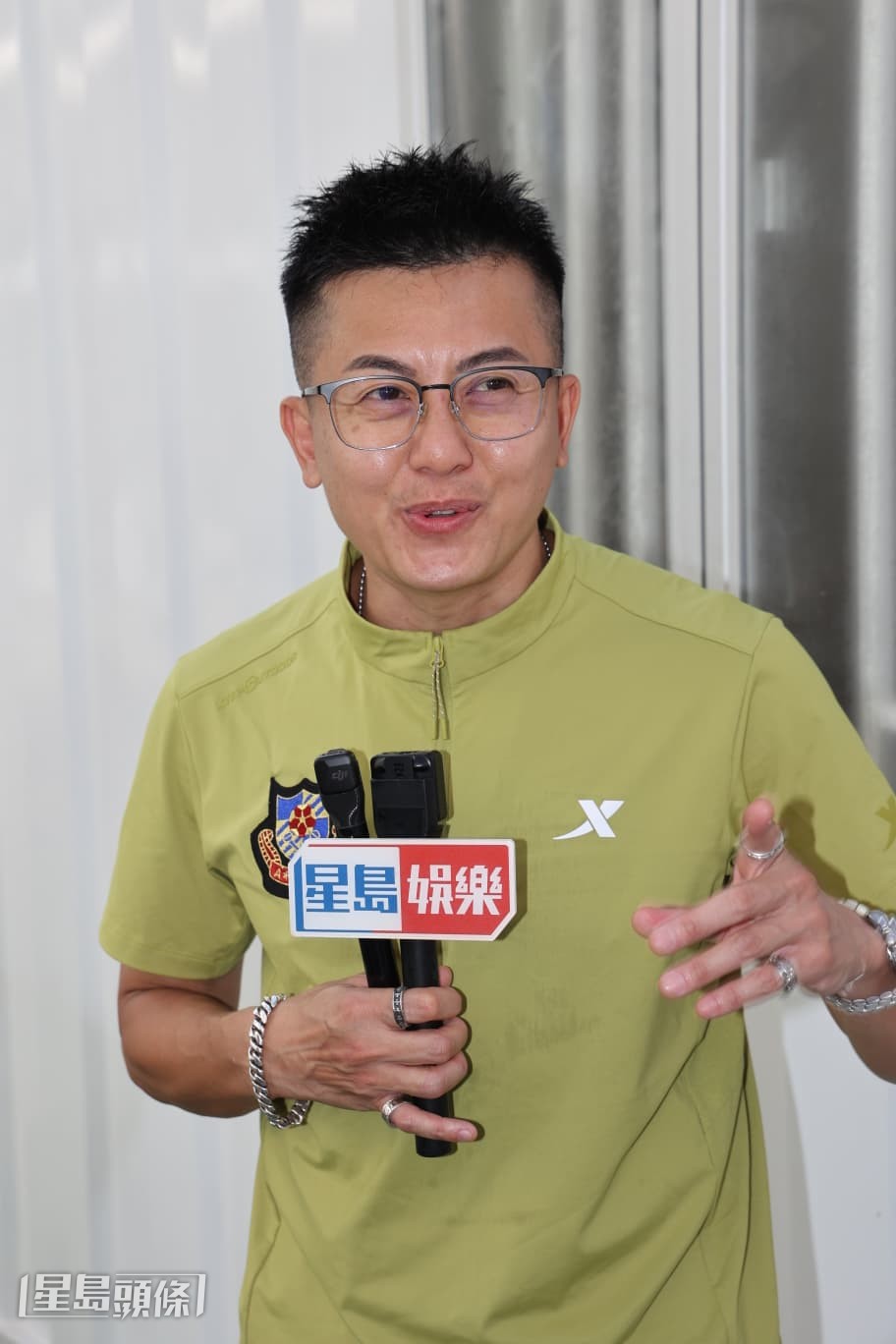 但開心12年來經歷過一晚之內到三個不同廠拍劇。