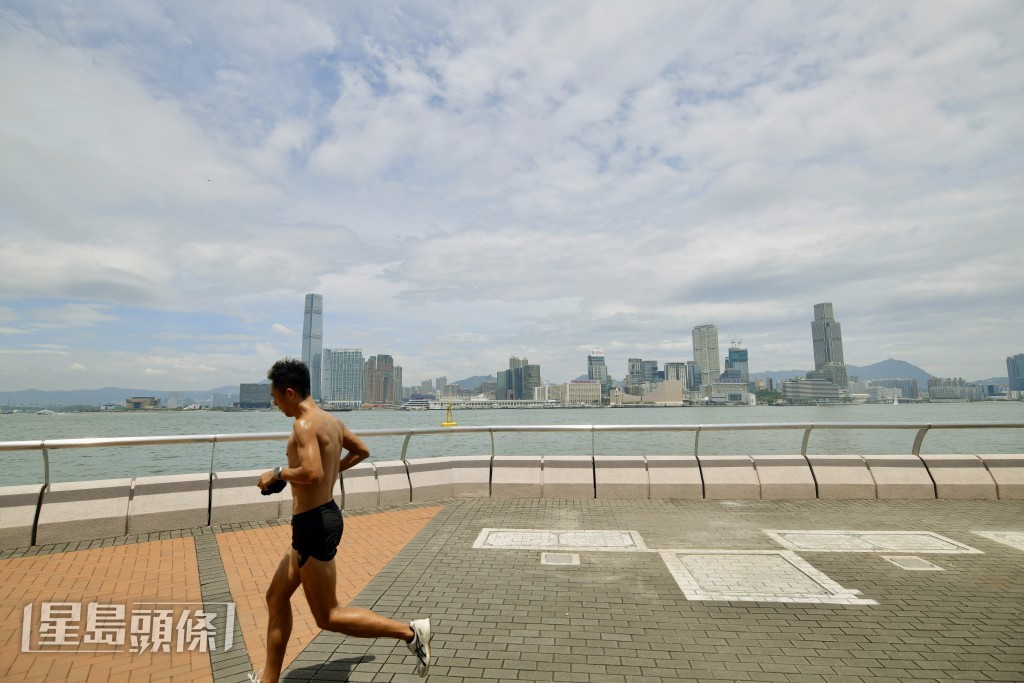 林超英料本港到今個世紀末，每年熱夜及酷熱日數將達5個月。資料圖片