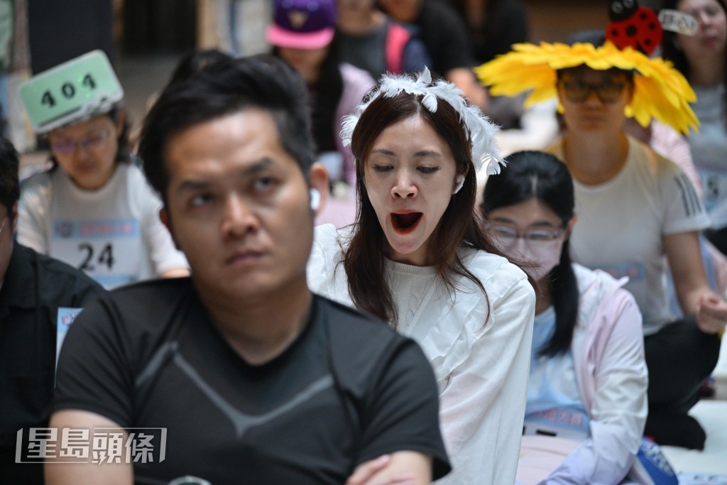 比赛规定参赛者不能睡觉,闭眼超过5秒会被警告。 比赛规定参赛者不能睡觉,闭眼超过5秒会被警告。