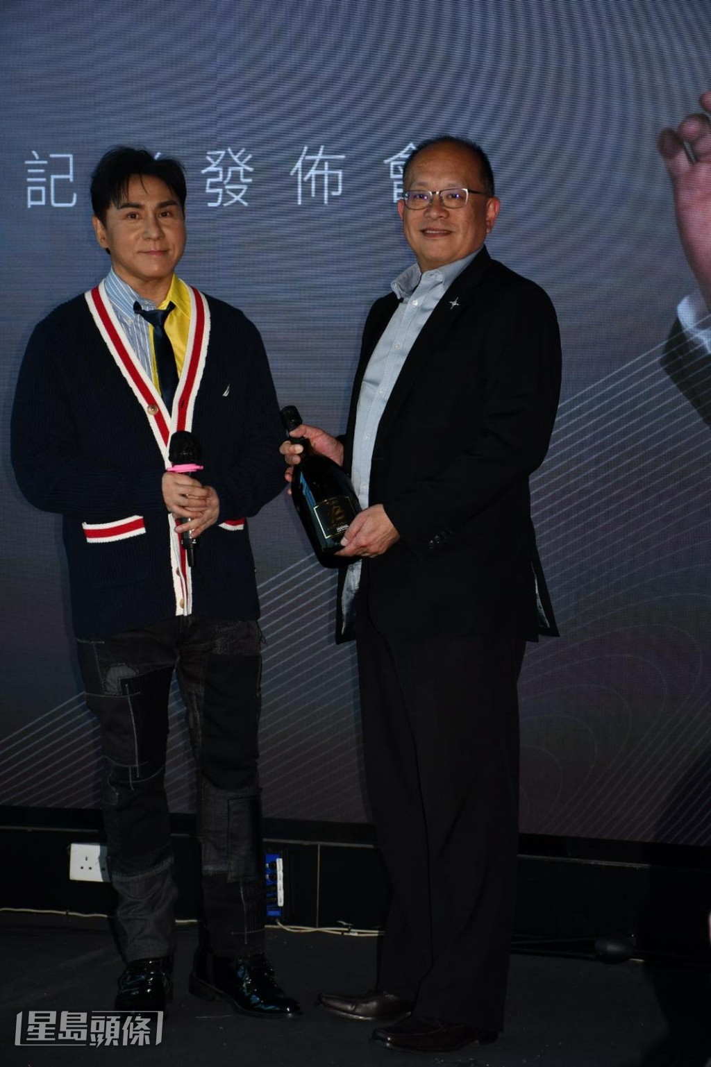 他又表明，很想邀請一位當年帶着他在電台工作的人。