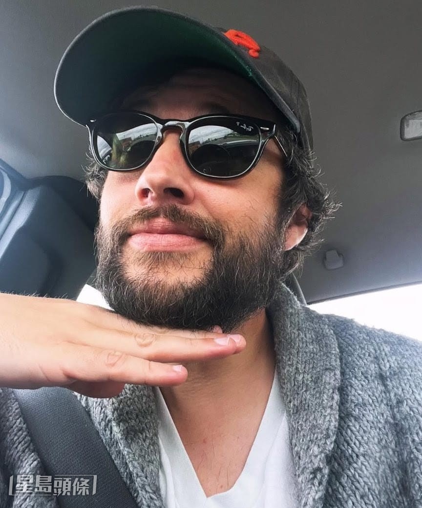 據知他前年5月因毆打女友被捕，及後雖獲准保釋，但又涉違反保釋條件。