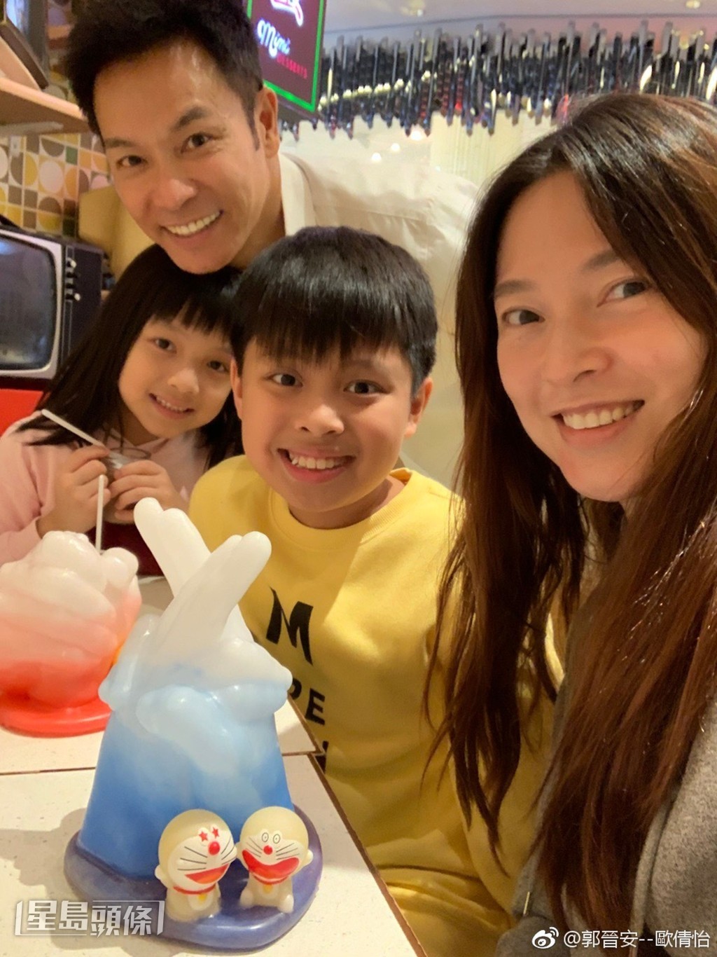 與前妻歐倩怡育有一子一女,安仔再忙都會盡量抽時間跟仔女相處。 與前妻歐倩怡育有一子一女,安仔再忙都會盡量抽時間跟仔女相處。