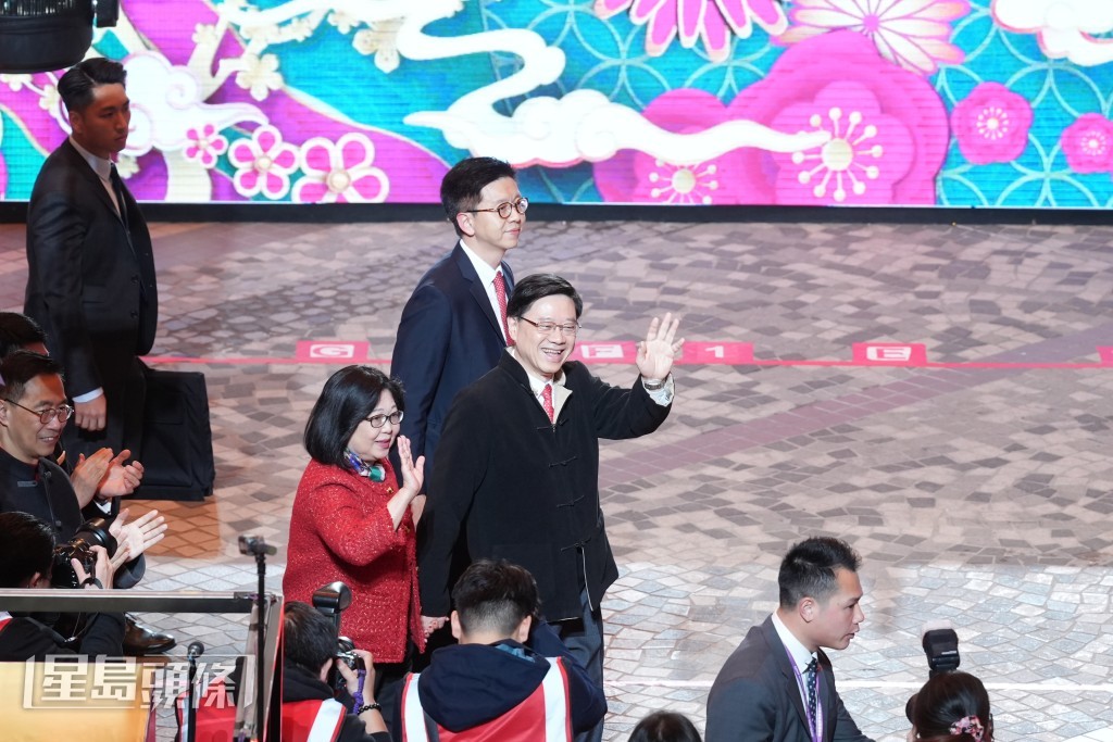 李家超與夫人林麗嬋到場。劉駿軒攝 李家超與夫人林麗嬋到場。劉駿軒攝