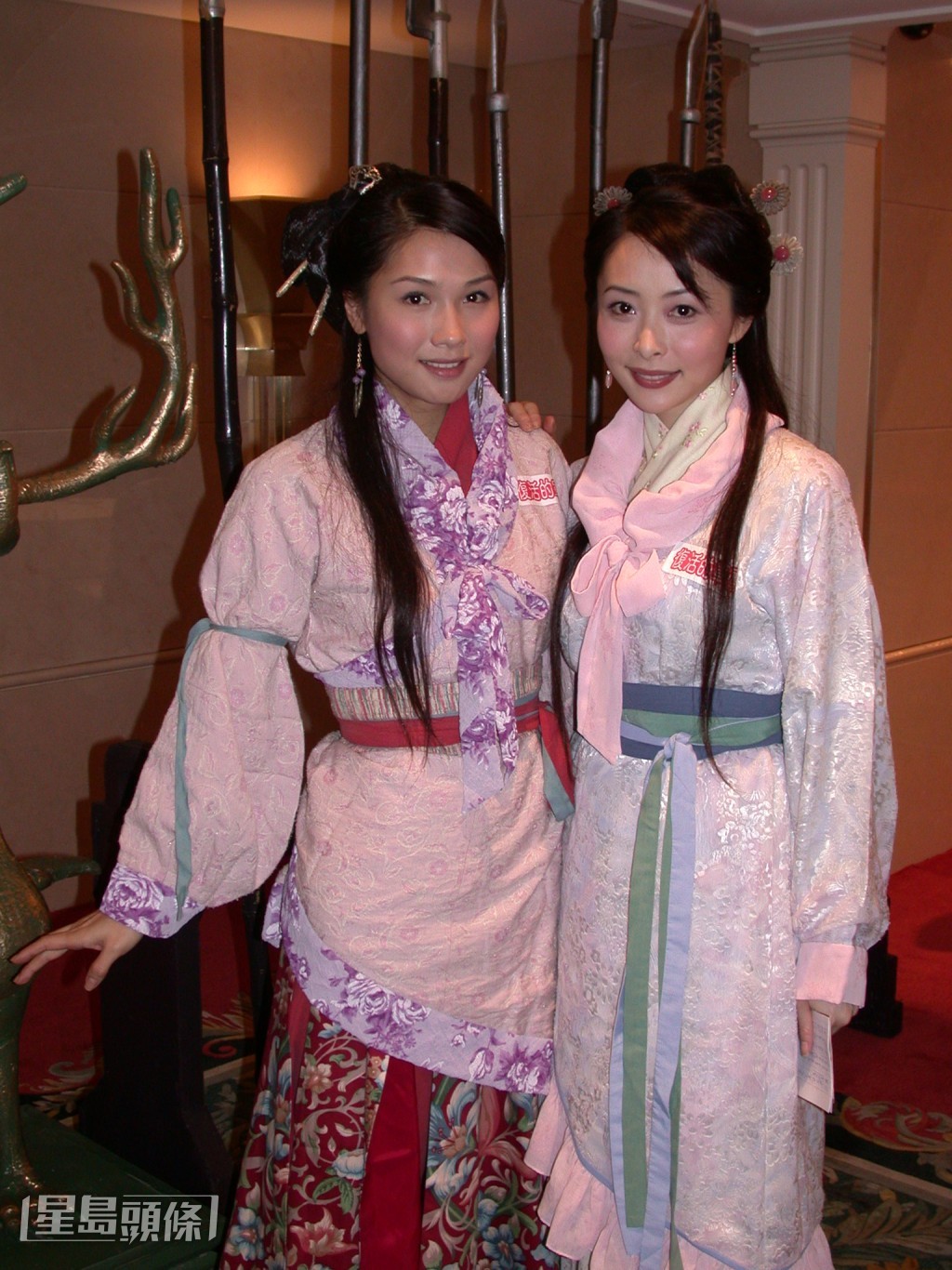 袁彩雲（左）古裝扮相可人。
