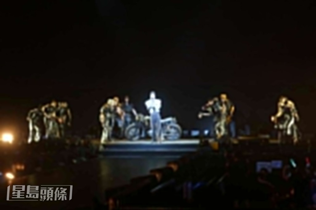 周殷廷開騷點少得佢至愛電單車。 周殷廷開騷點少得佢至愛電單車。