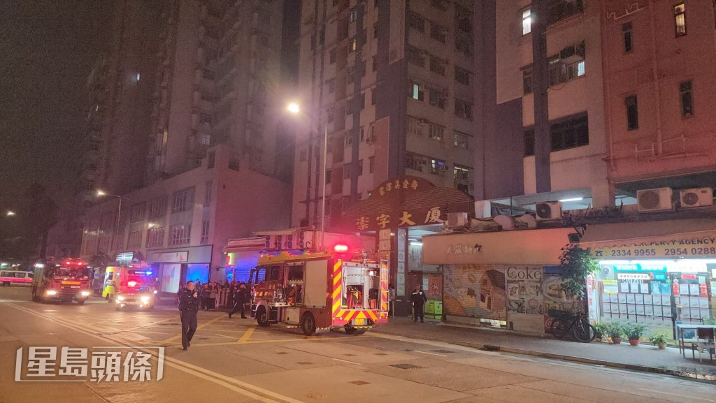 紅磡燒味店深夜冒濃煙，逾20街坊睡夢中驚醒疏散。黎志偉攝