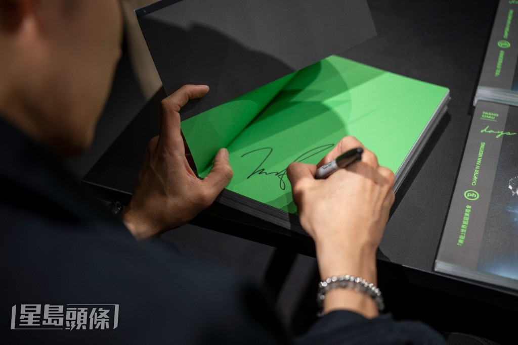 柏豪更將於3月15號舉行簽書會,近距離與fans分享喜悅。 柏豪更將於3月15號舉行簽書會,近距離與fans分享喜悅。