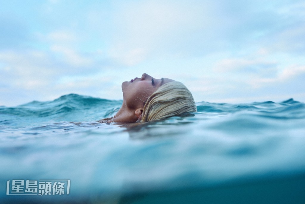 在風浪下由朝拍到晚,表現專業。 在風浪下由朝拍到晚,表現專業。