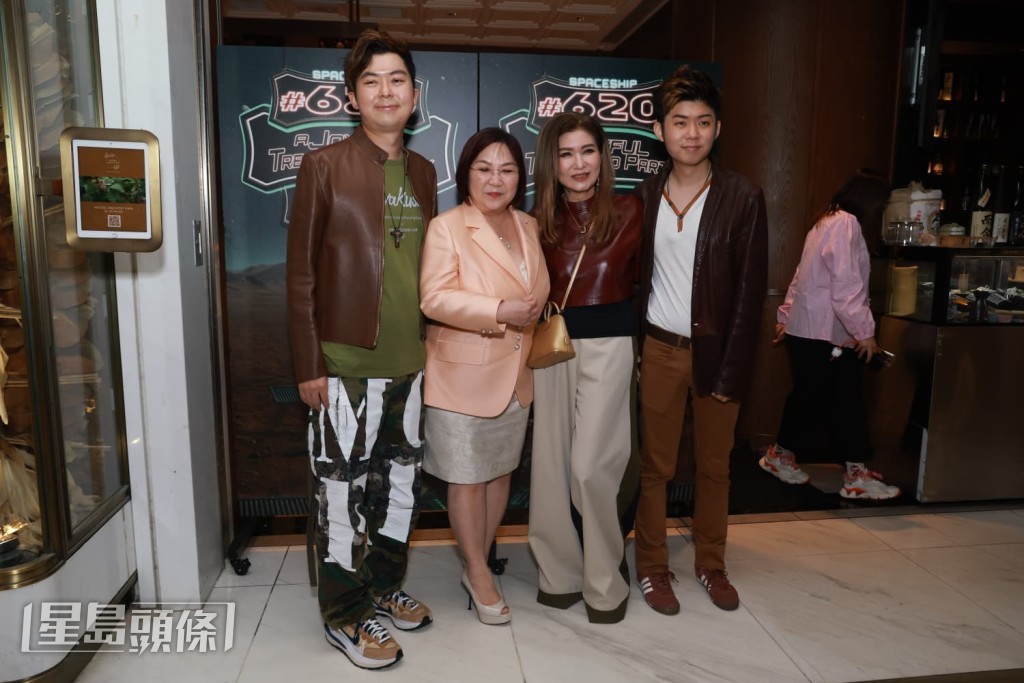  明日7月1日是樂易玲67歲生日，今晚舉行生日派對，麥玲玲師傅一早到場為壽星女賀壽。