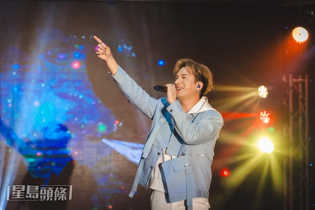 對於即日飛到當地即晚演出，吉吉表示有點倦意，但因為當地華人非常投入，令吉吉樂此不疲。