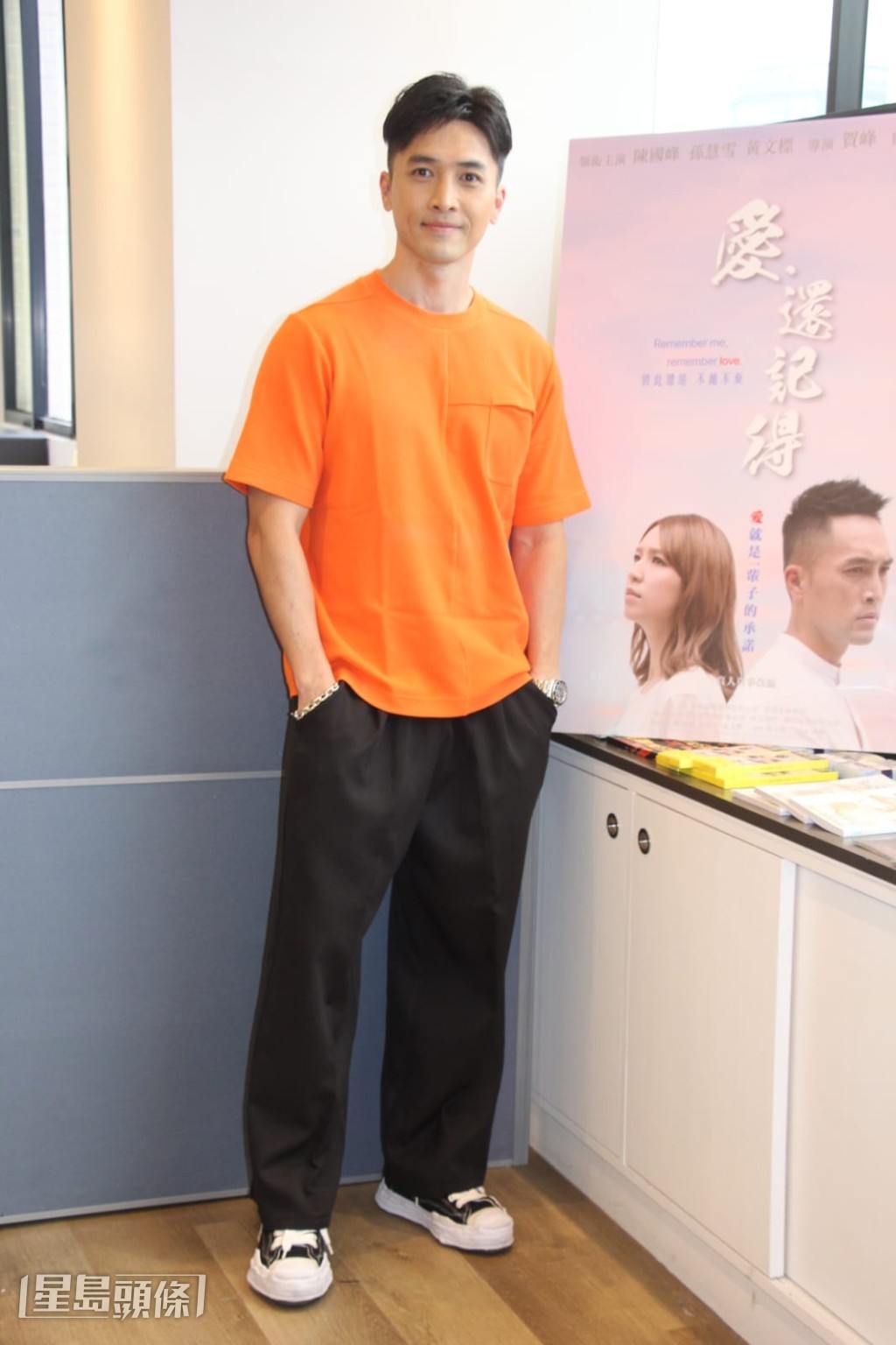 陳國峰則謂事前都有問過導演可需要親嘴戲,因為覺得整部戲沒有親暱畫面,感覺不合理。 陳國峰則謂事前都有問過導演可需要親嘴戲,因為覺得整部戲沒有親暱畫面,感覺不合理。