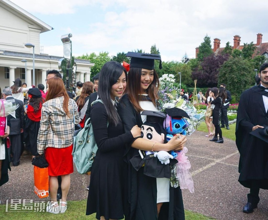 戴祖儀於英國萊斯特大學法律系畢業。