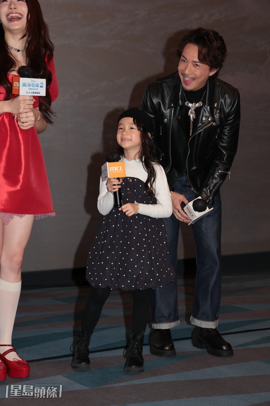 問張晴是否想做演員？她說：「想做（叫爸爸開戲畀你？）Why Not？」不過張繼聰則指拍戲要看機緣。