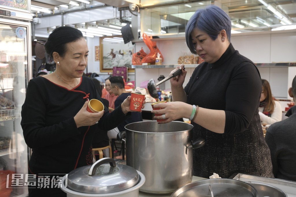 上環海味店上午按傳統準備開年飯。陳浩元攝