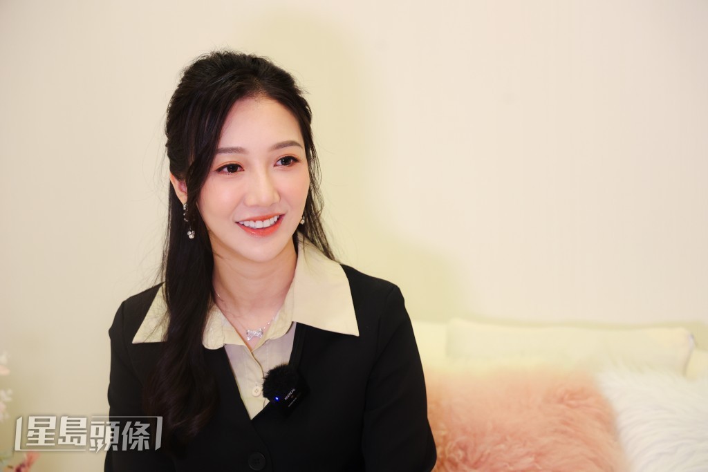 Regina在劇集《執法者們》與陳豪演父女,她笑言非常緊張。 Regina在劇集《執法者們》與陳豪演父女,她笑言非常緊張。