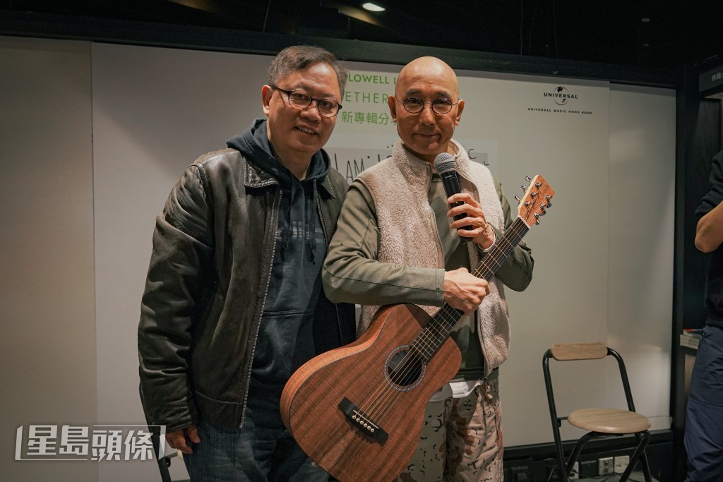 環球唱片高層陳志光先生亦有出席,並致送一支旅行結他給LoLo。 環球唱片高層陳志光先生亦有出席,並致送一支旅行結他給LoLo。