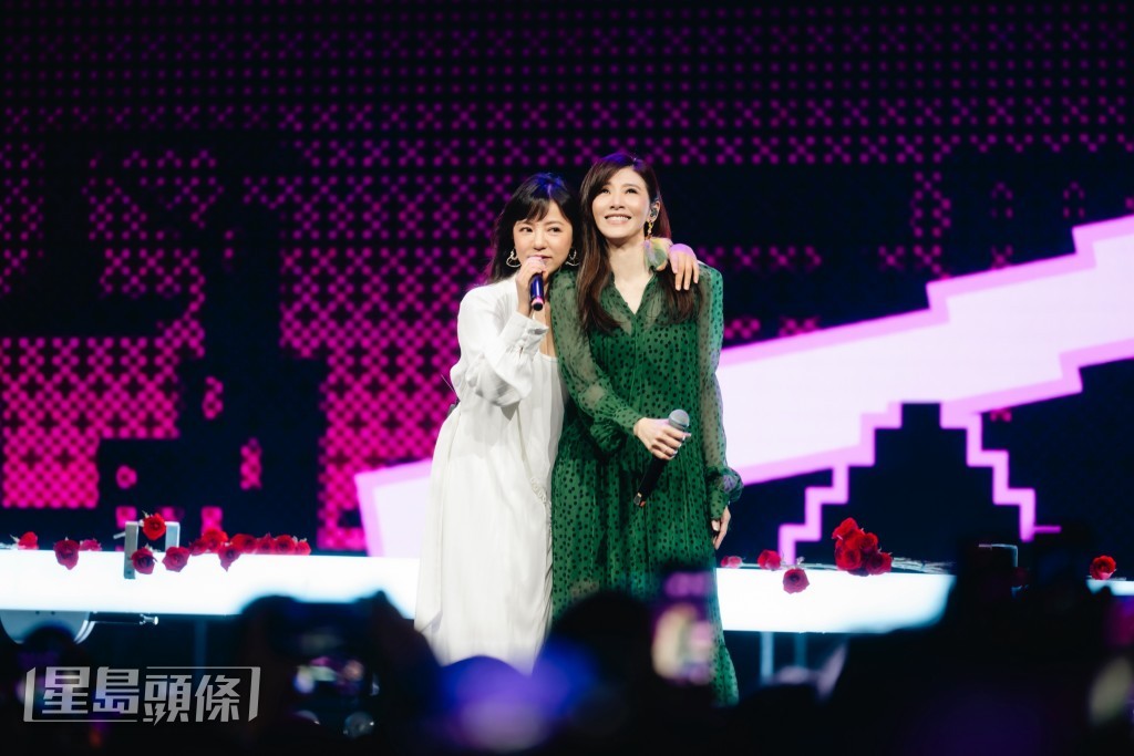 蘇慧倫特別邀請丁噹擔任嘉賓，兩人合唱經典歌曲《失戀萬歲》。