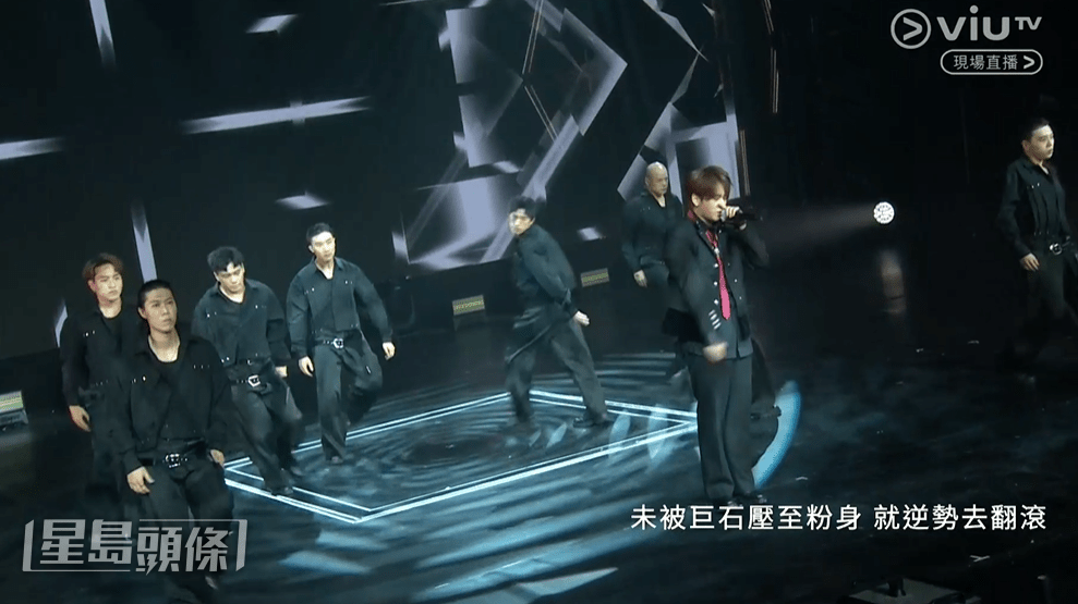 姜濤唱出《Boulder》。