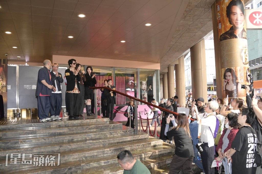 現場非常熱鬧。