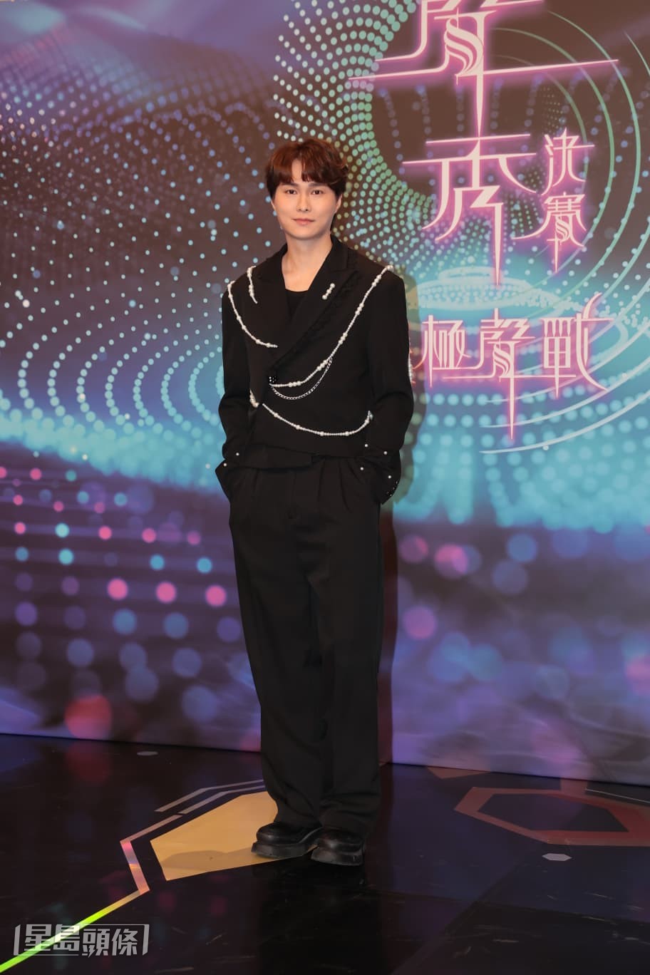胡鴻鈞今晚(2日)出席節目《聲秀決賽 終極聲戰》直播。 胡鴻鈞今晚(2日)出席節目《聲秀決賽 終極聲戰》直播。