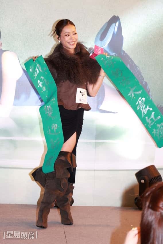 她坦言新年開騷對票房有壓力。 她坦言新年開騷對票房有壓力。