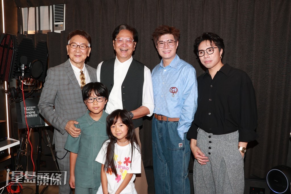 陳友帶埋孫仔孫女撐場。