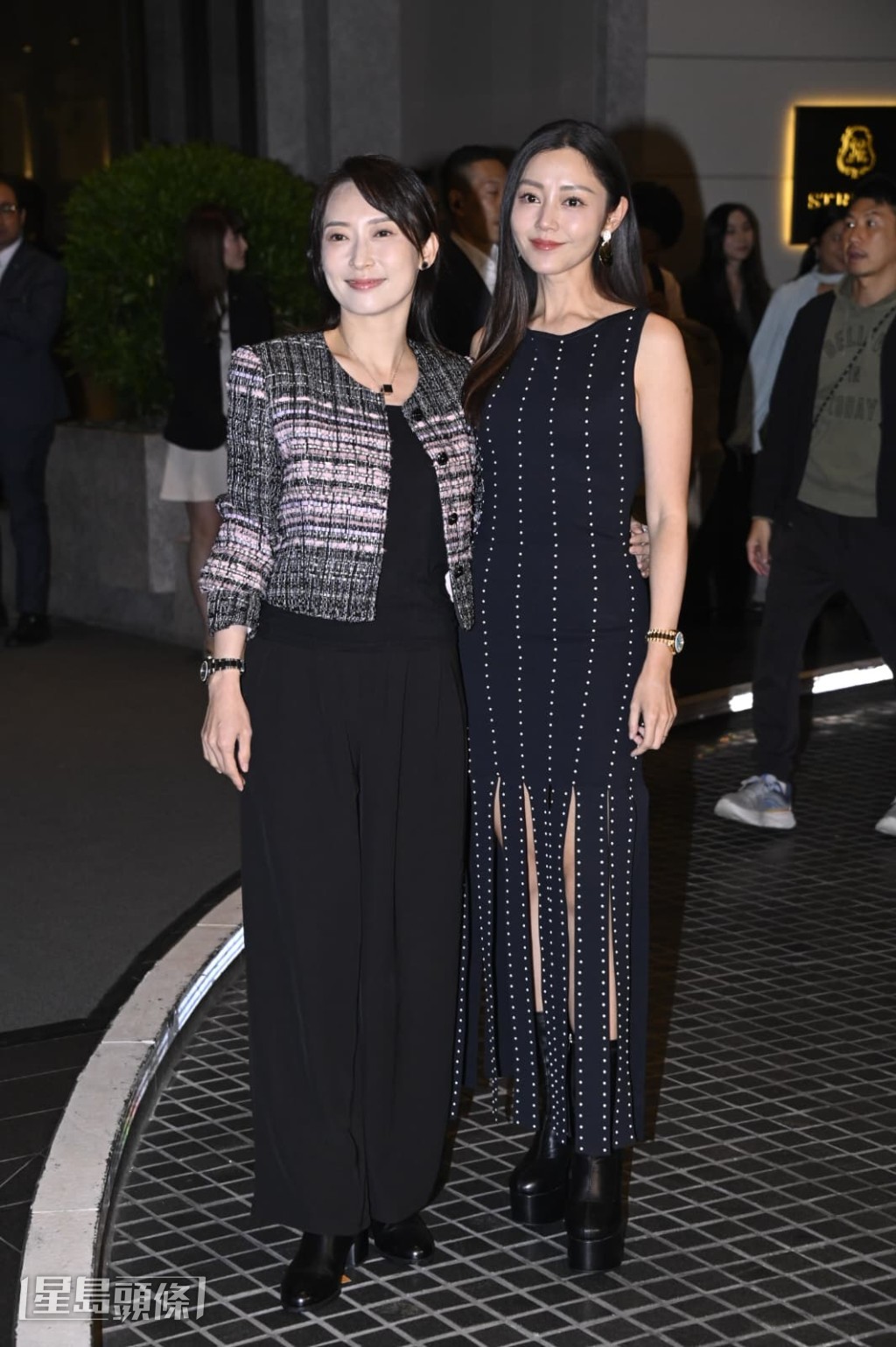 衛詩雅和周家怡均準備了小小心意送給楊受成夫婦。