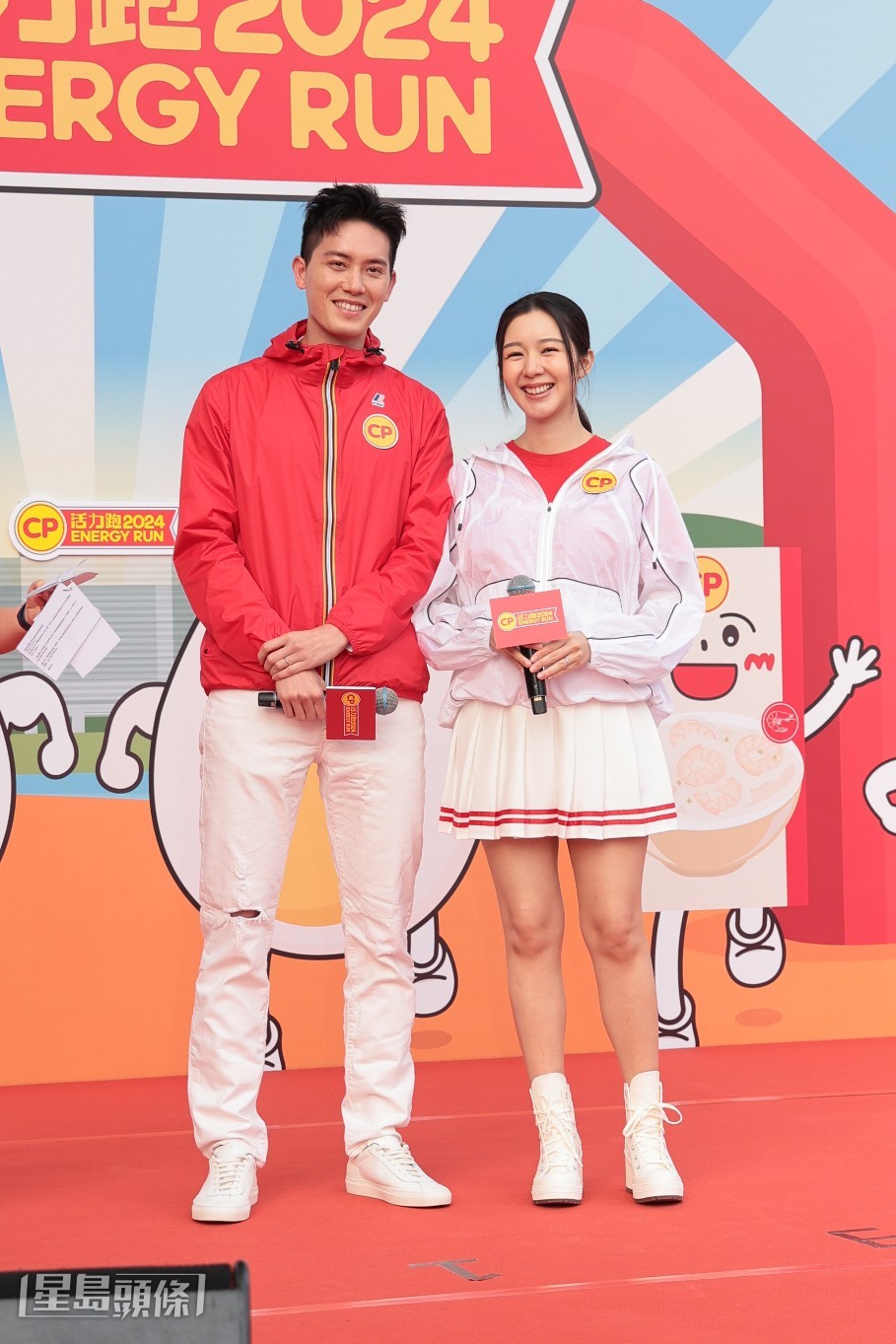 盛勁為在旁邊磅實老婆! 盛勁為在旁邊磅實老婆!