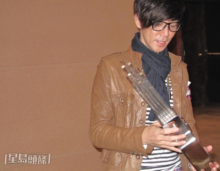 羅金榮於2O11年組成 Wing's 樂隊,奪得新城電台新登場組合金獎。 羅金榮於2O11年組成 Wing's 樂隊,奪得新城電台新登場組合金獎。