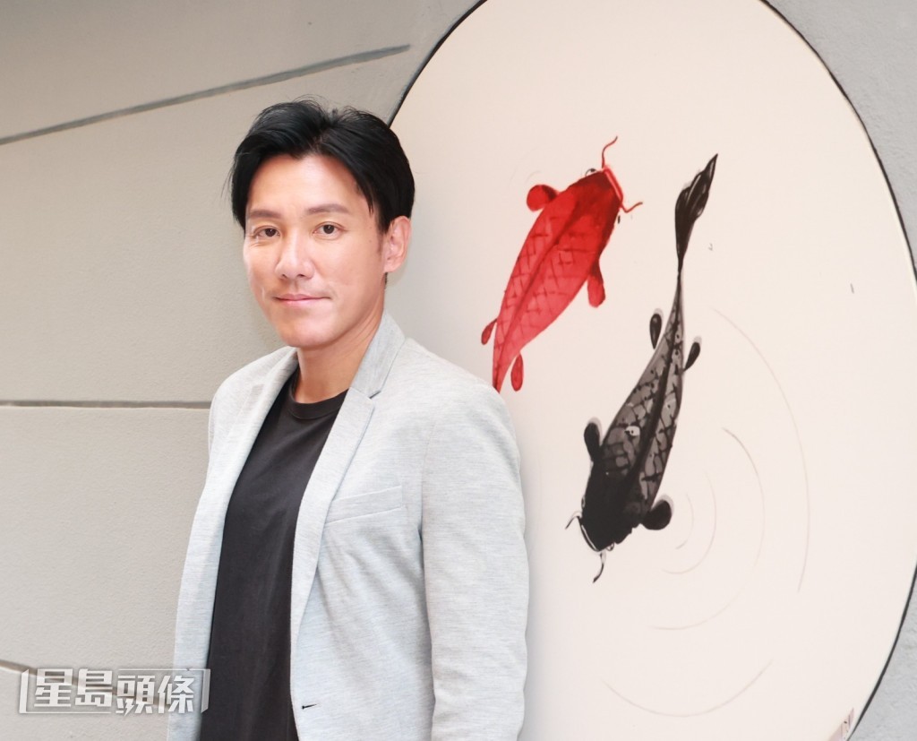 別的演員可能會對幕後工作感興趣，但阿康只想當個快樂演員。