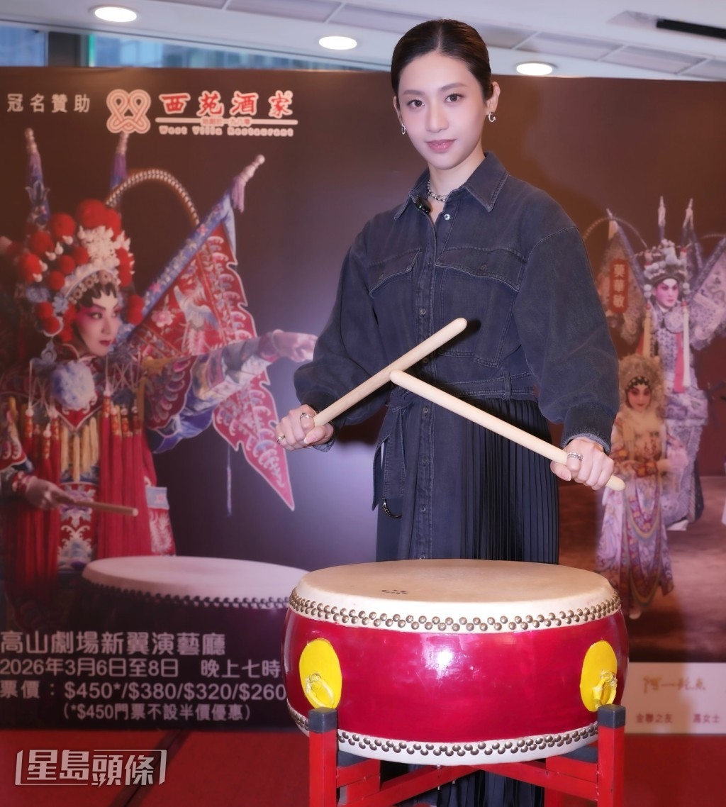 梁非同跳出舒适圈做剧团班主。