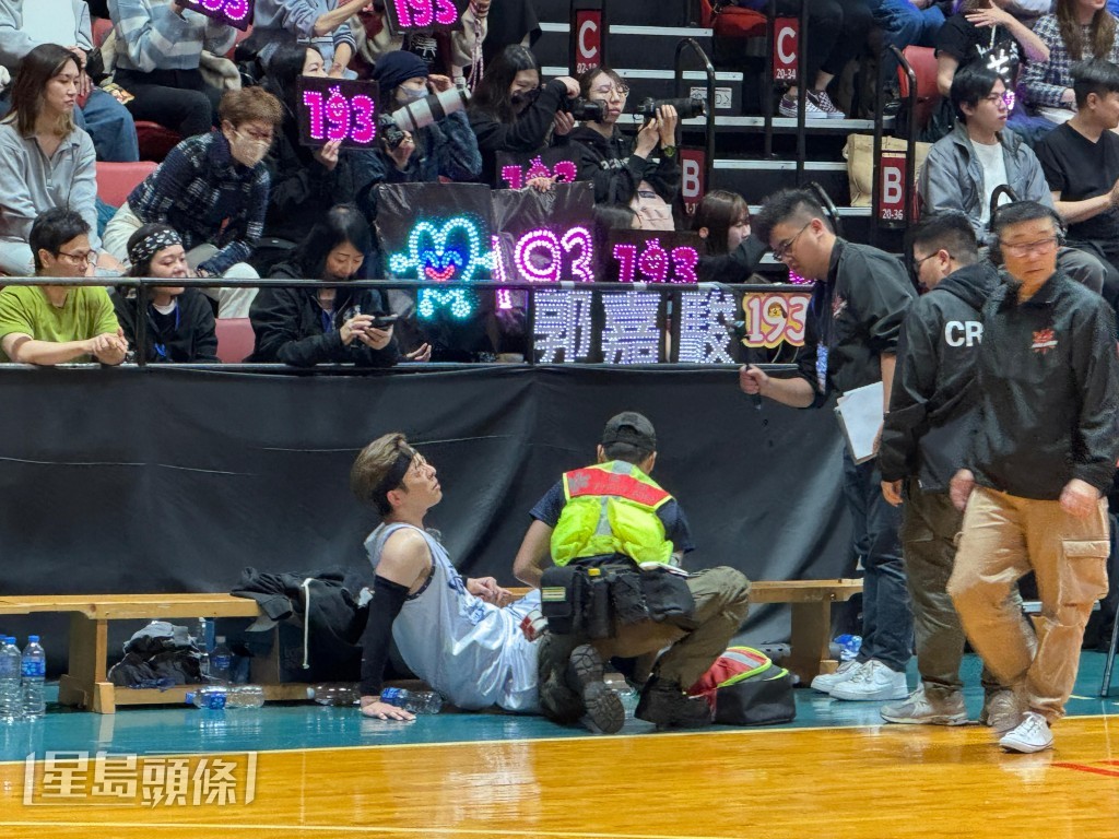 Edan受傷,而對於被指提早返港是為了陪緋聞女友林明禎過白色情人節,他感到無奈。 Edan受傷,而對於被指提早返港是為了陪緋聞女友林明禎過白色情人節,他感到無奈。