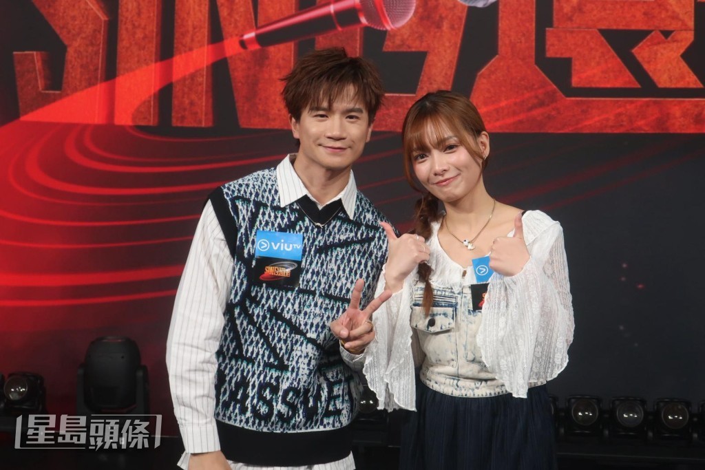 梁釗峰主持稍有「食螺絲」的情況。 梁釗峰主持稍有「食螺絲」的情況。