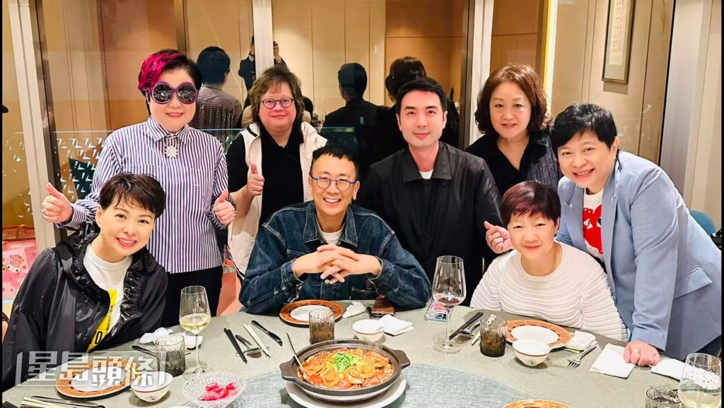 陳慧儀(前排左一)近日與陳淑芬及旦哥等老友聚會。 陳慧儀(前排左一)近日與陳淑芬及旦哥等老友聚會。