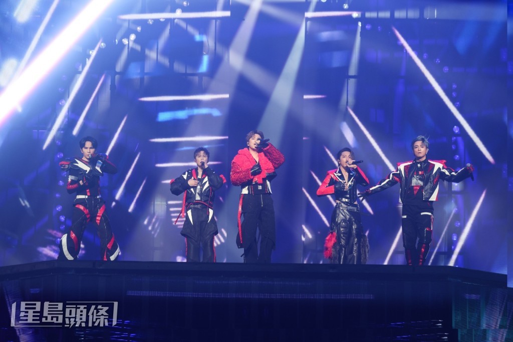  Energy 身穿“超能骑士”劲装帅气登场。