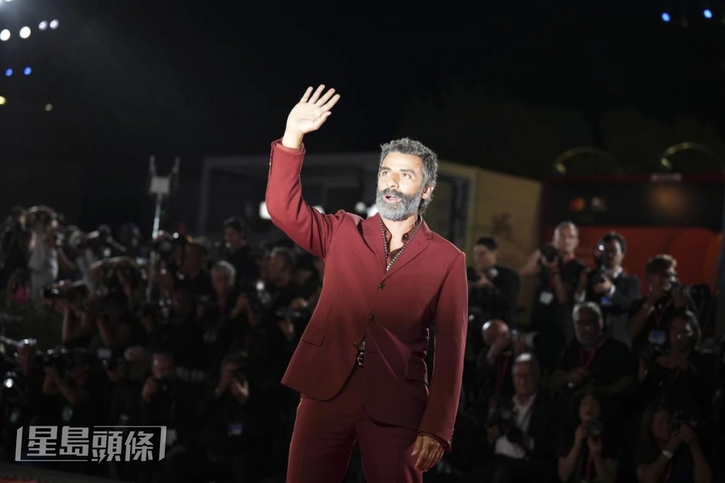 Oscar Isaac亮相威尼斯宣傳 《In The Hand Of Dante》。 Oscar Isaac亮相威尼斯宣傳 《In The Hand Of Dante》。